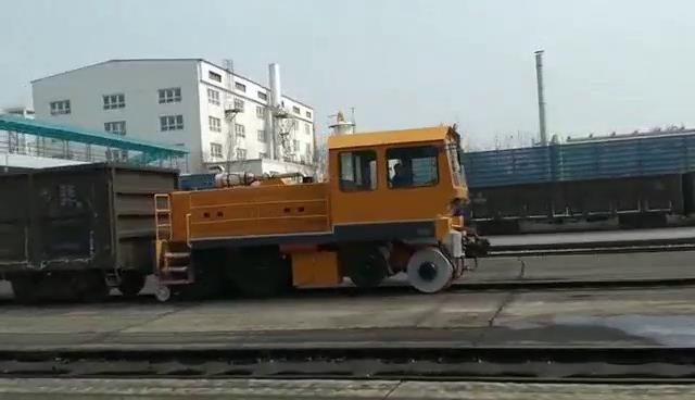 公铁两用牵引车施工视频